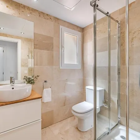 アパート New Spacious Townhouse In