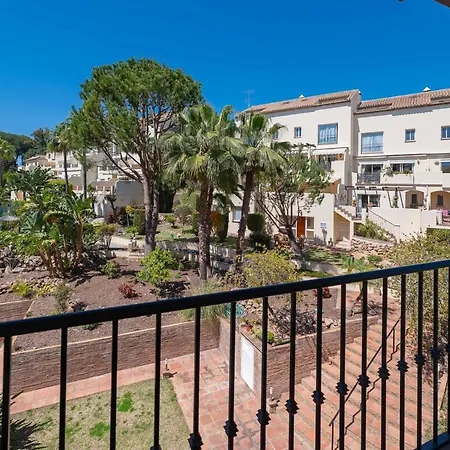 アパート New Spacious Townhouse In マルベーリャ