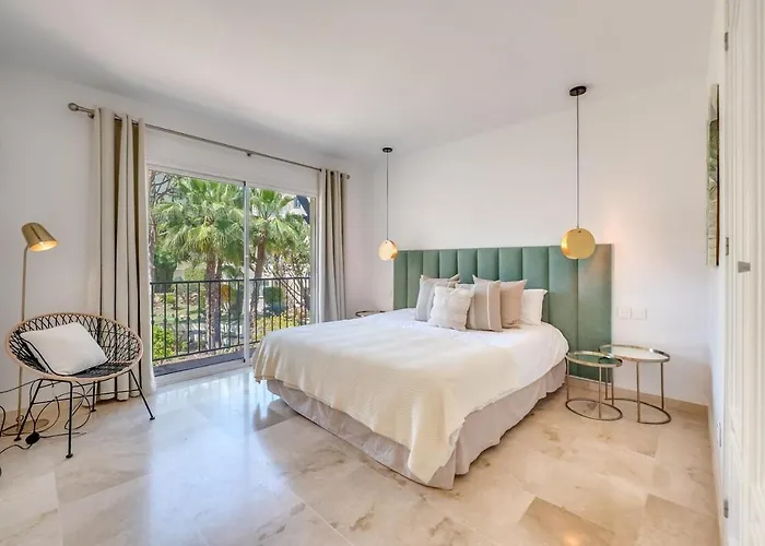 New Spacious Townhouse In マルベーリャ