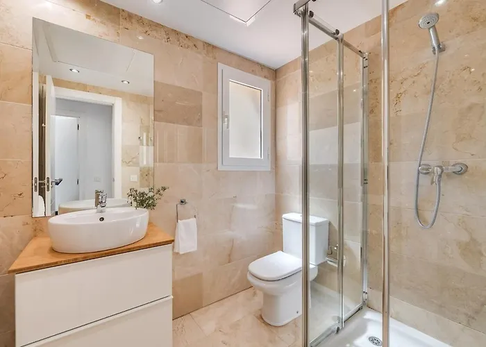 アパート New Spacious Townhouse In