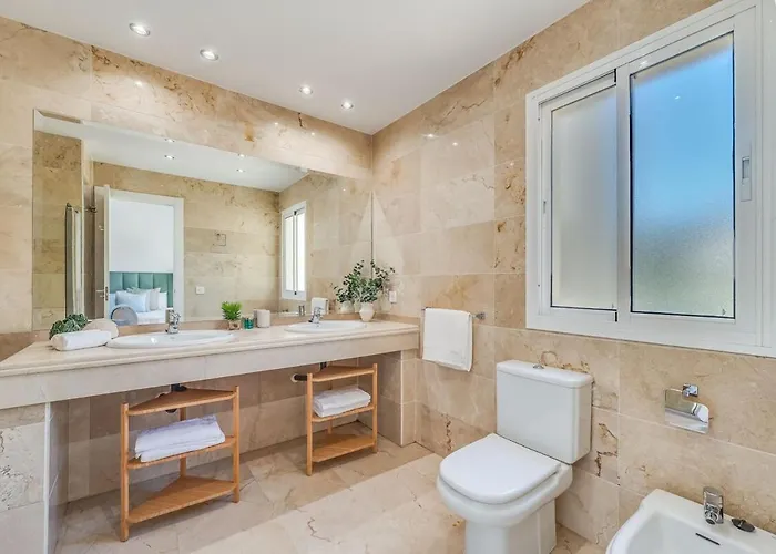 アパート New Spacious Townhouse In