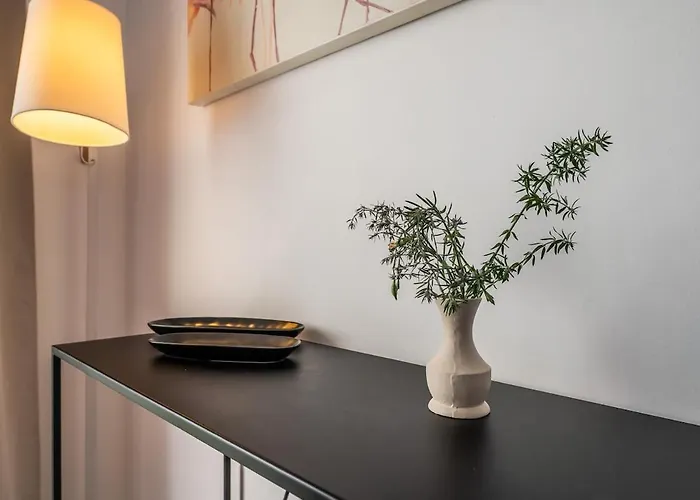アパート New Spacious Townhouse In *