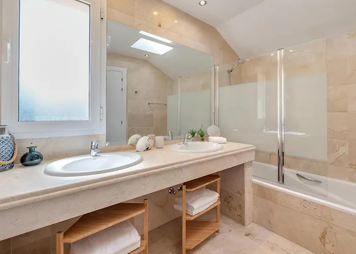 アパート New Spacious Townhouse In