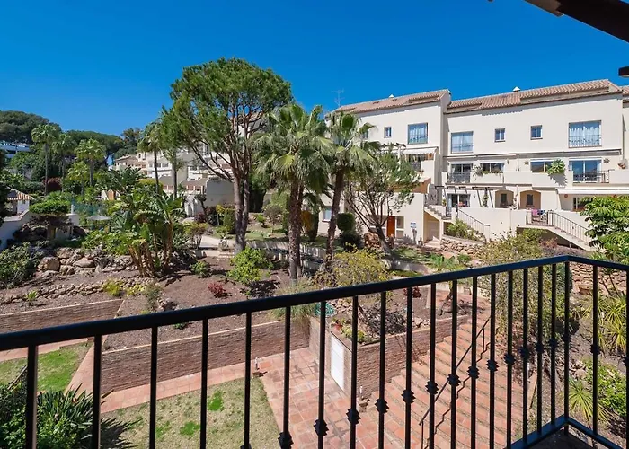 アパート New Spacious Townhouse In マルベーリャ