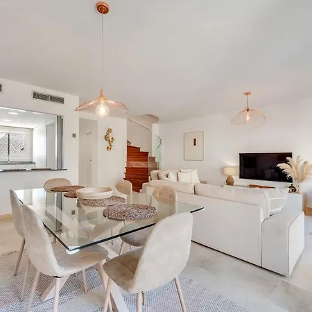 New Spacious Townhouse In * Marbella