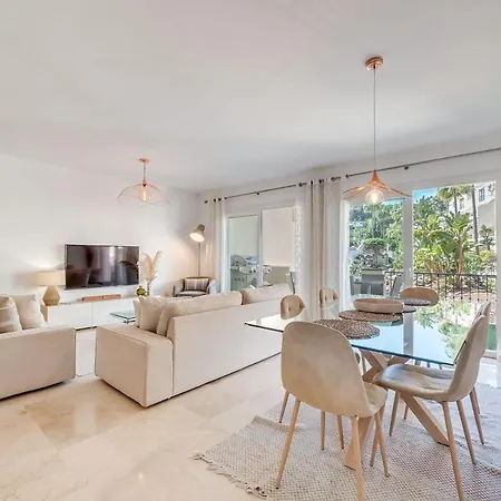 New Spacious Townhouse In Marbella