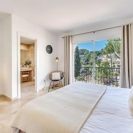 New Spacious Townhouse In Apartment Marbella