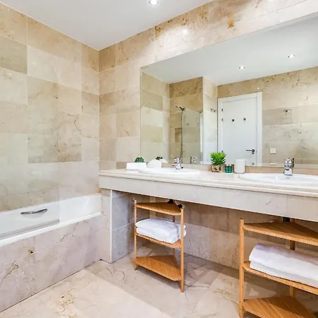 New Spacious Townhouse In Apartment Marbella