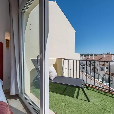 New Spacious Townhouse In Apartment